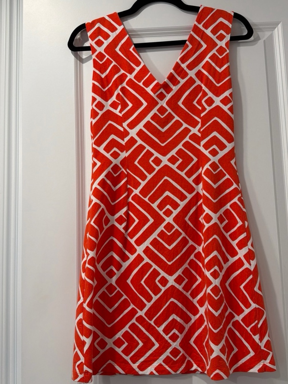 MAHI GOLD Red and White Geometric V-Neck Dress
